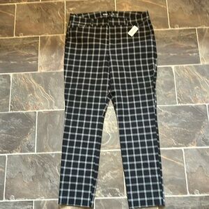 Old Navy Tall High Rise Pixie pants , Secret smooth pockets SZ 16